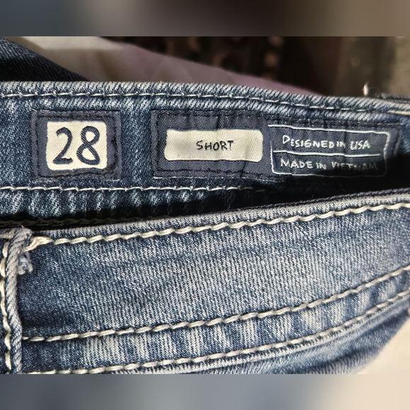 Distressed Miss Me Short Sz 28 - Picture 9 of 9